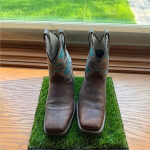 brand new just tried them on did not fit. They are a   7 C in Arait sizing.